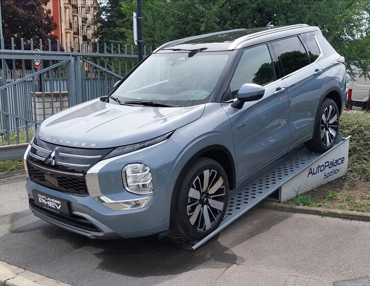 Mitsubishi Outlander 1