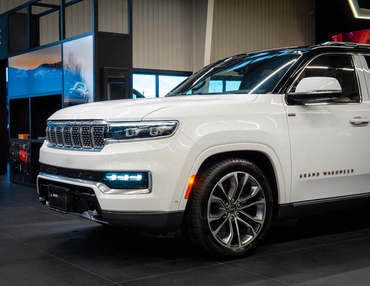 Jeep Grand Wagoneer 13