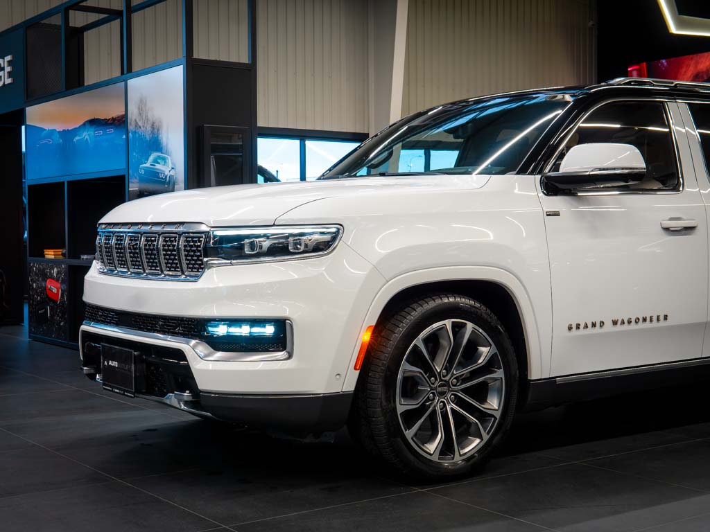 Jeep Grand Wagoneer