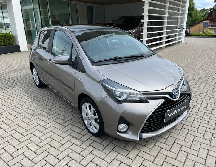 Toyota Yaris 8