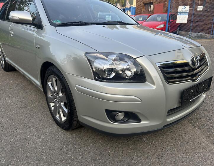 Toyota Avensis 8