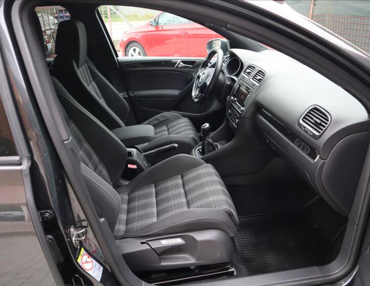 Volkswagen Golf 21