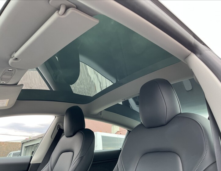 Tesla Model 3 32