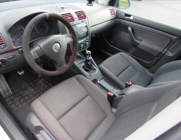Volkswagen Golf 9