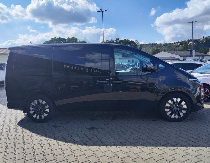 Hyundai Staria 4