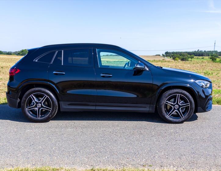 Mercedes-Benz GLA 8