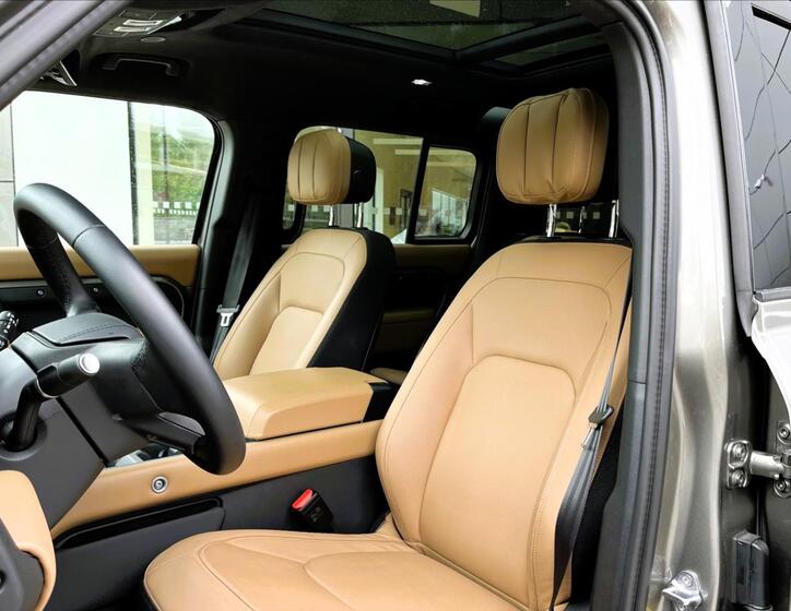 Land Rover Defender 15