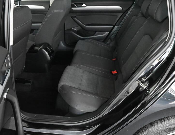 Volkswagen Passat 10