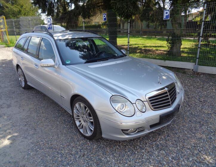 Mercedes-Benz 211 1