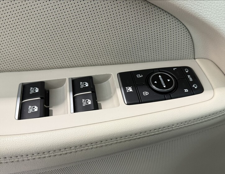 Hyundai Genesis 21