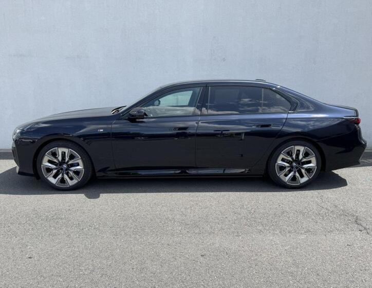 BMW i7 3