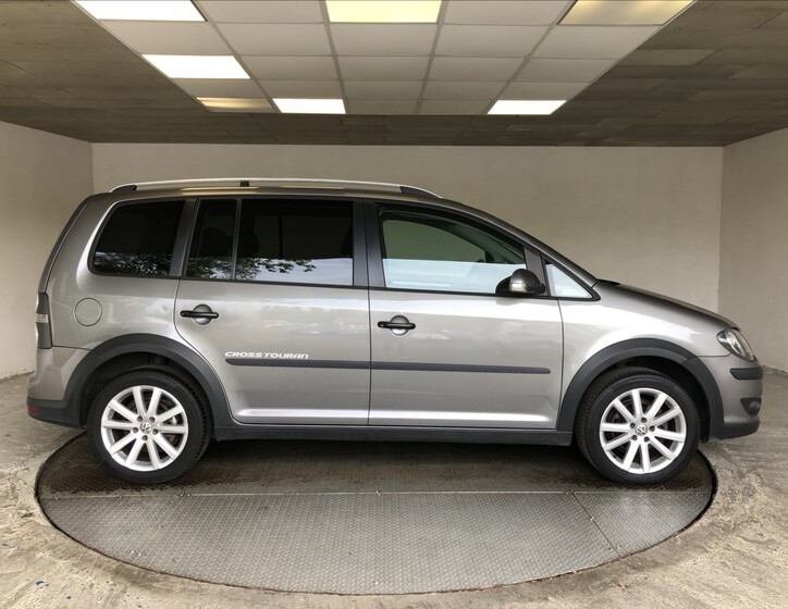 Volkswagen Touran 8