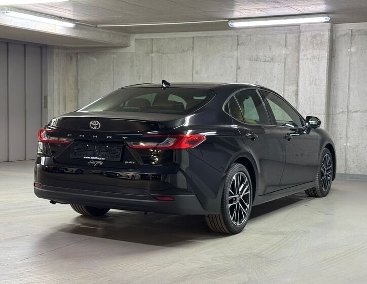 Toyota Camry 5