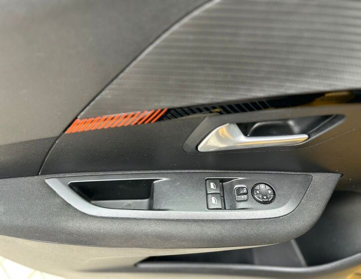 Peugeot 208 14