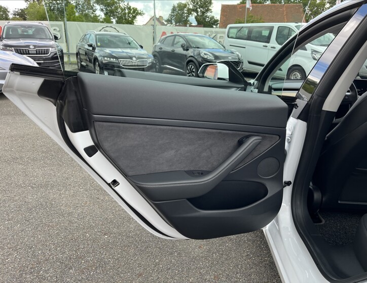 Tesla Model 3 48