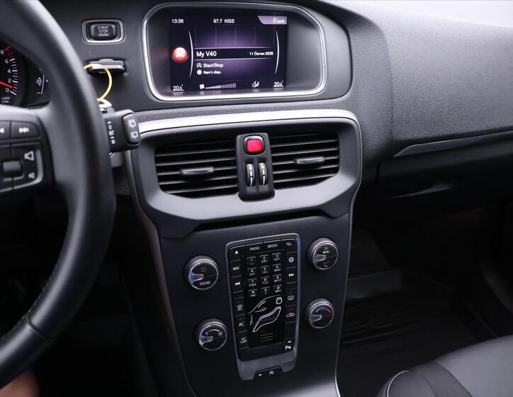 Volvo V40 23
