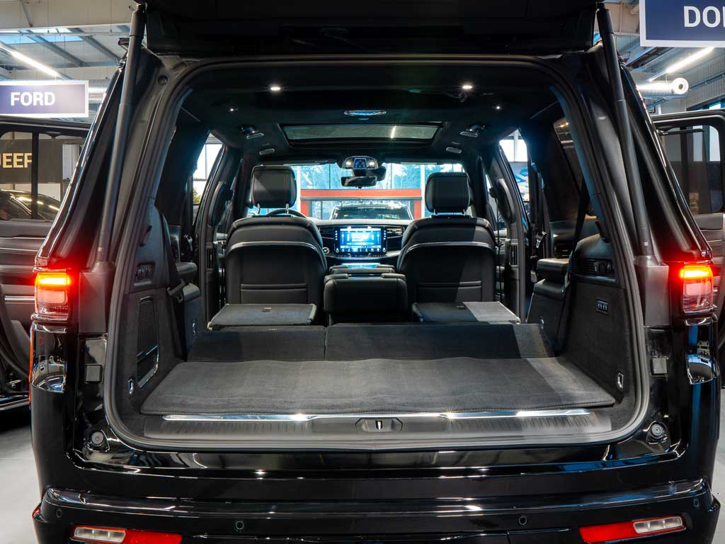 Jeep Grand Wagoneer