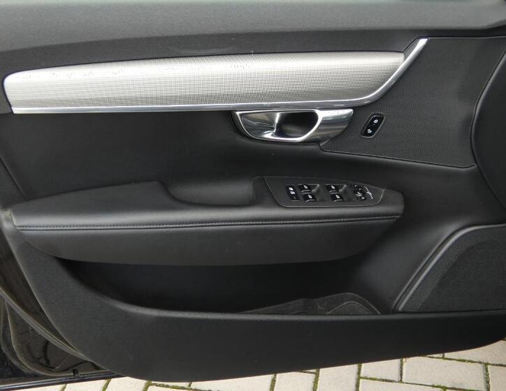 Volvo V90 8