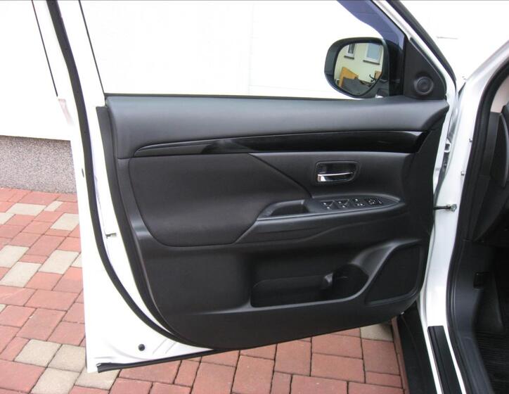 Mitsubishi Outlander 13