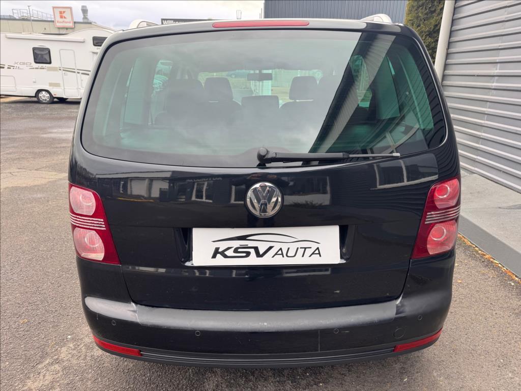 Volkswagen Touran 8