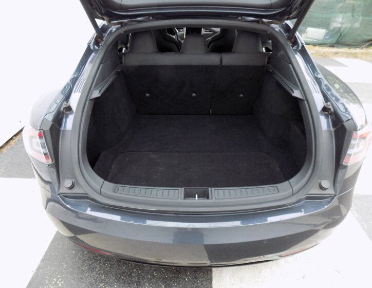 Tesla Model S 11