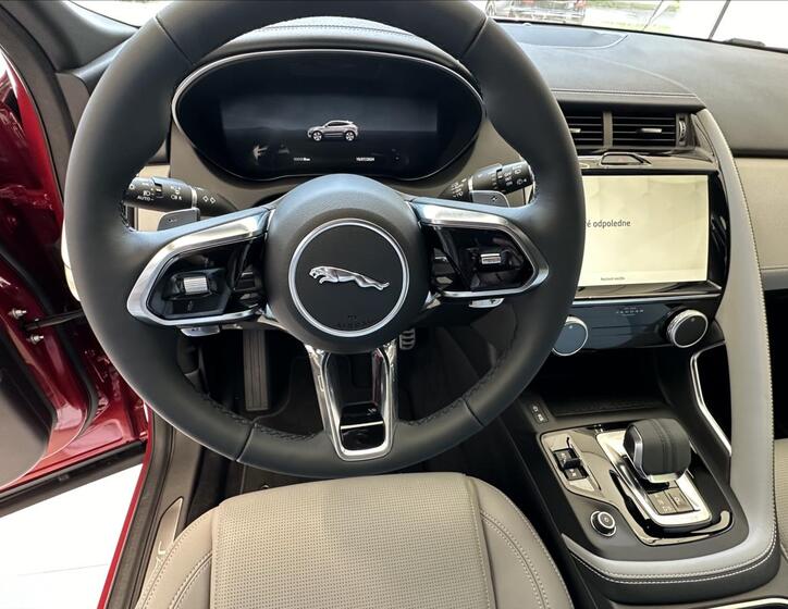 Jaguar E-Pace 7