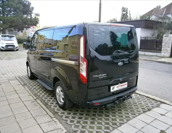 Ford Tourneo Custom 4