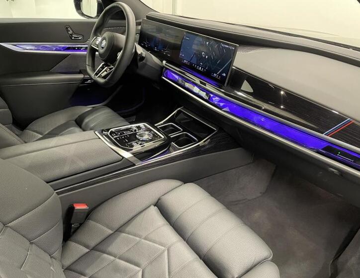 BMW i7 10