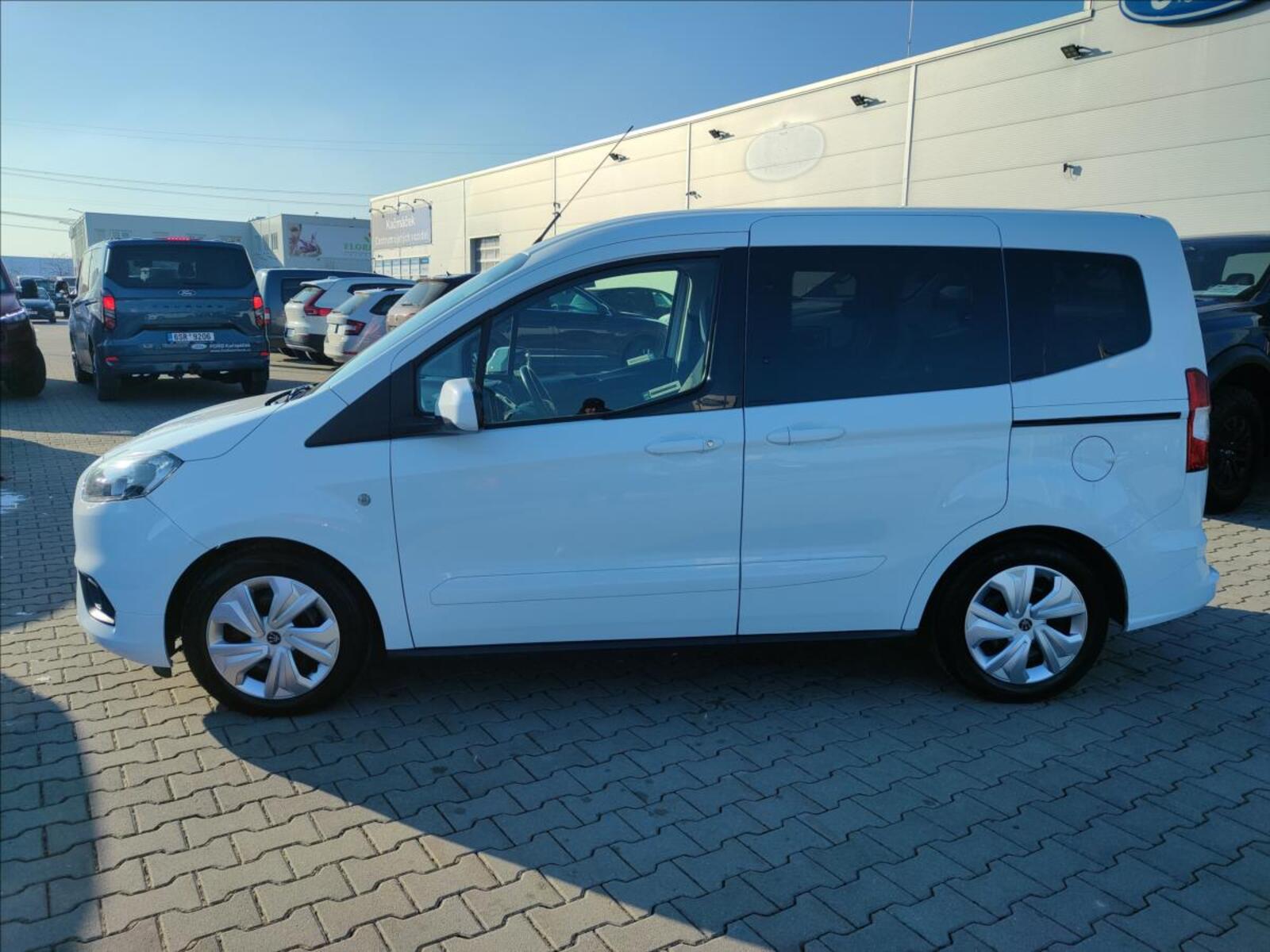 Ford Tourneo Courier 2