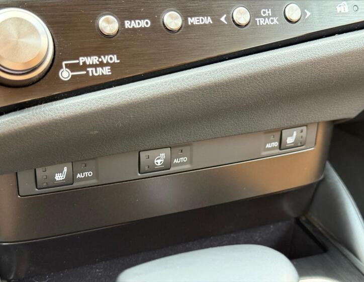 Lexus ES 300h 21