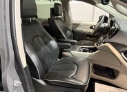 Chrysler Pacifica 26