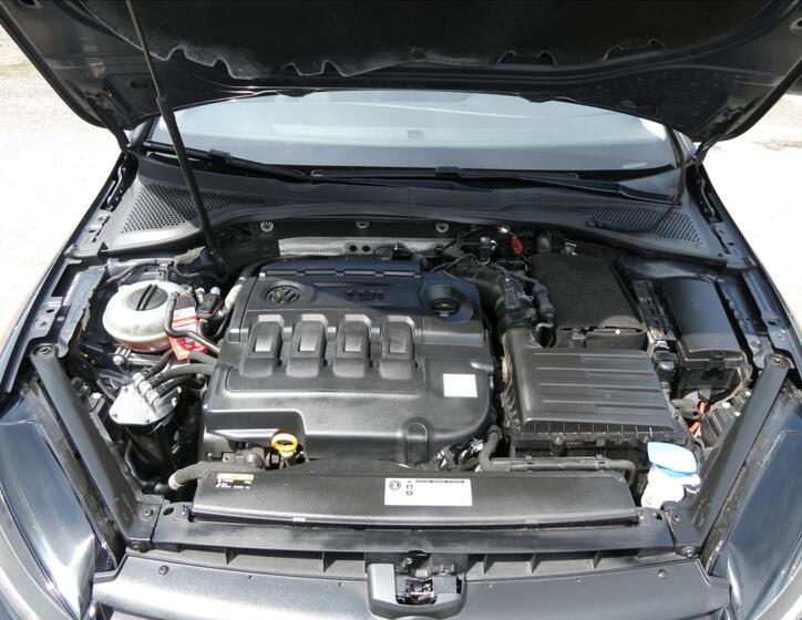 Volkswagen Golf 34