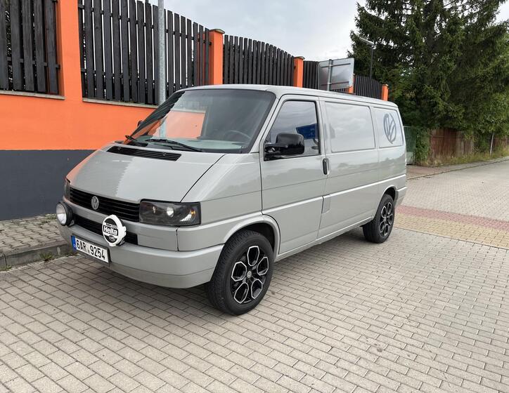 Volkswagen Transporter 1