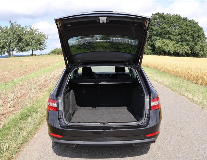 Škoda Superb 9
