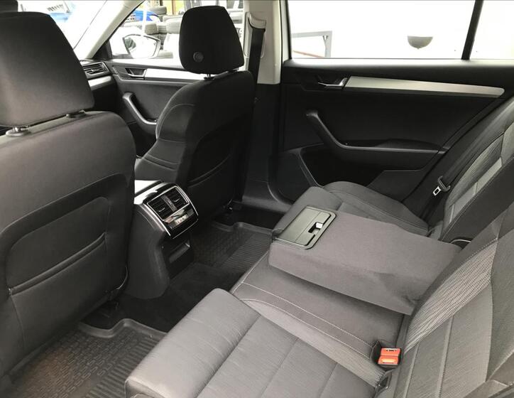 Škoda Superb 9
