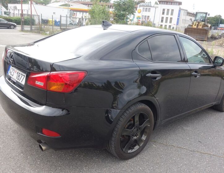 Lexus IS 220 9