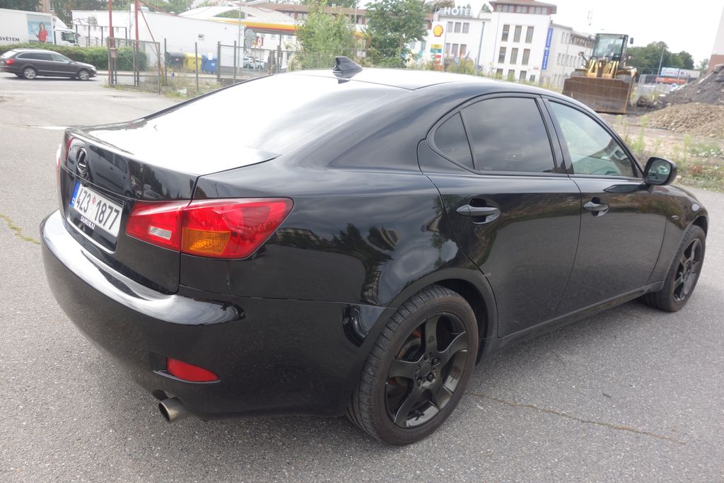Lexus IS 220