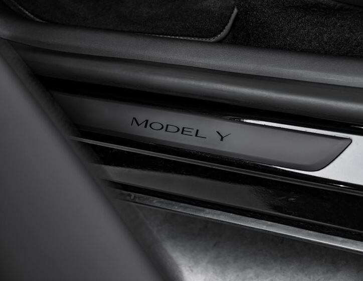 Tesla Model Y 18