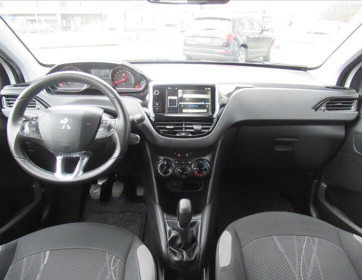 Peugeot 208 9