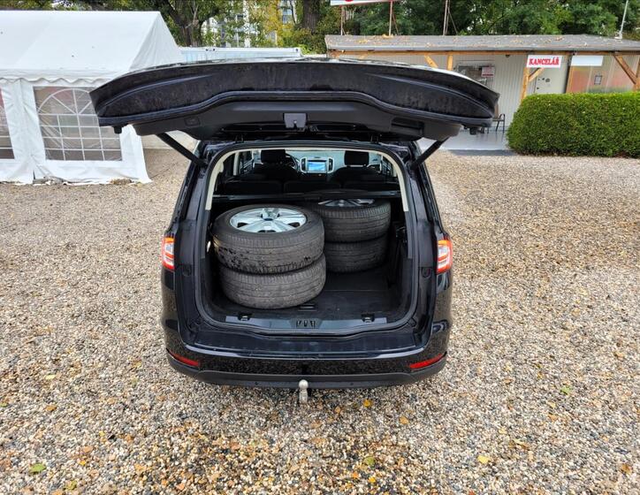 Ford Galaxy 42