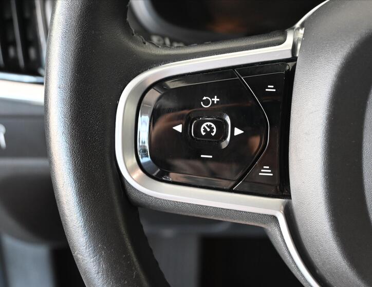 Volvo V90 17