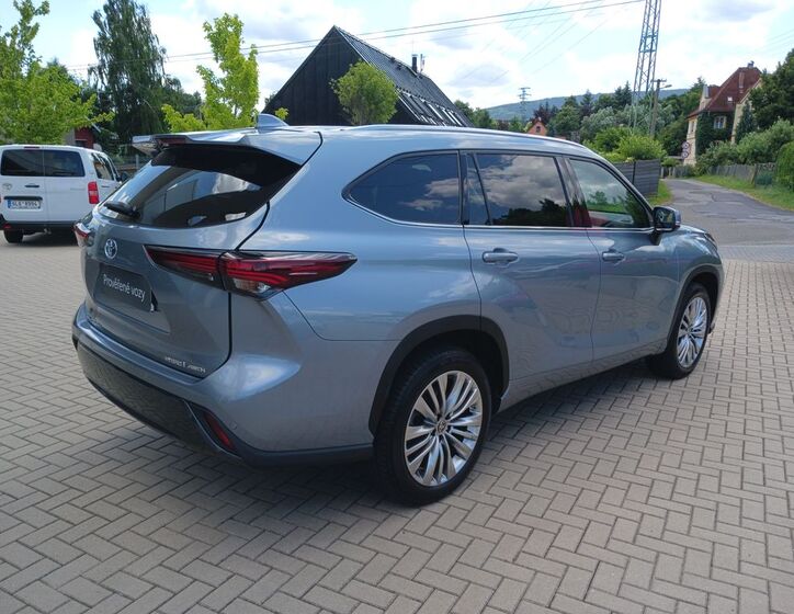 Toyota Highlander 6