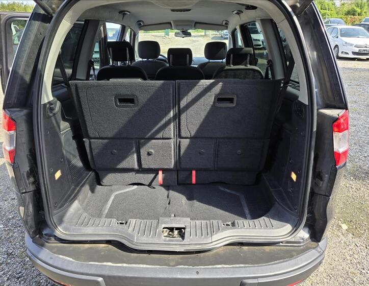 Ford Galaxy 9