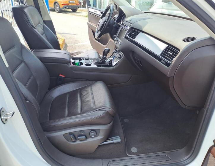 Volkswagen Touareg 8
