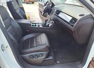 Volkswagen Touareg 8