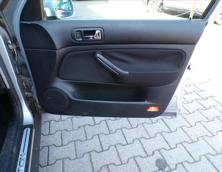 Volkswagen Golf 30