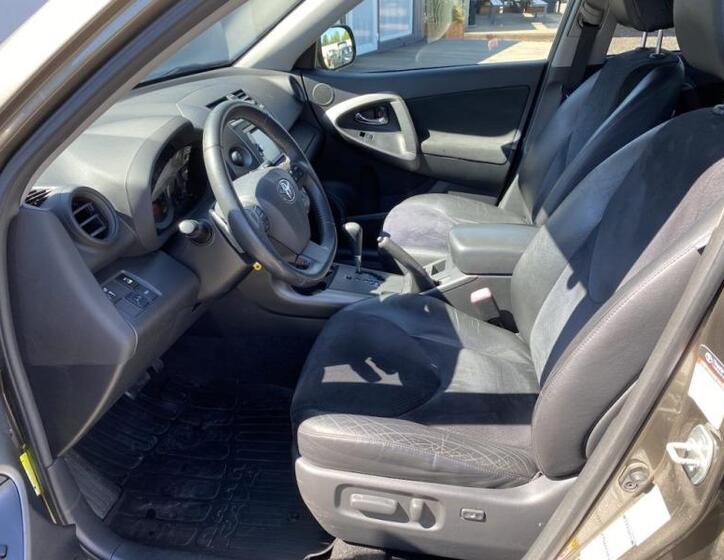 Toyota RAV4 9