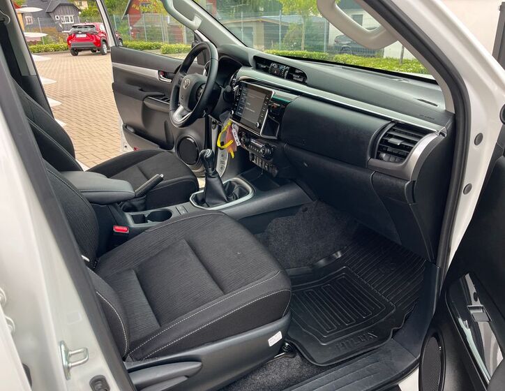 Toyota Hilux 17