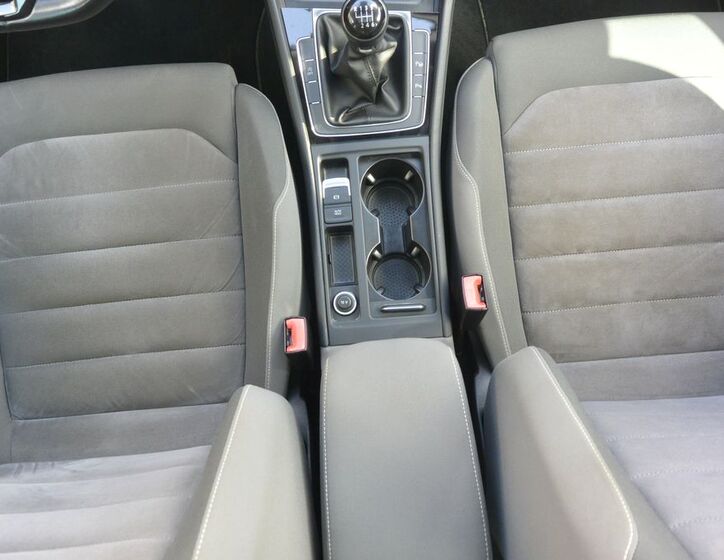 Volkswagen Golf 26