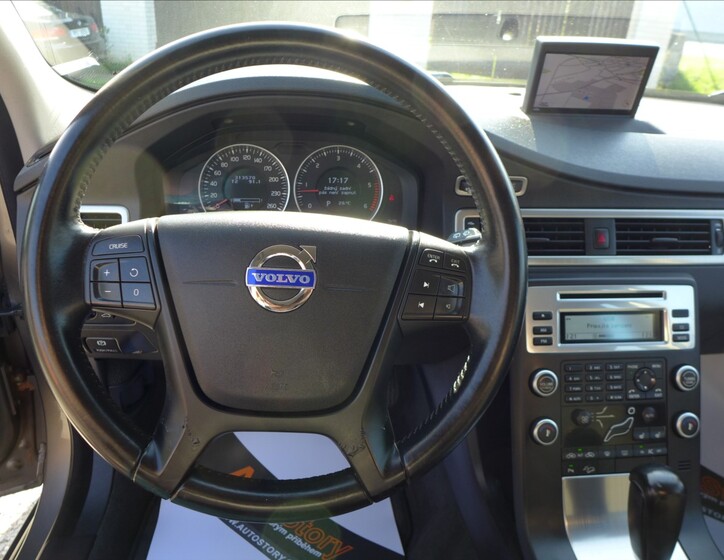 Volvo XC70 16